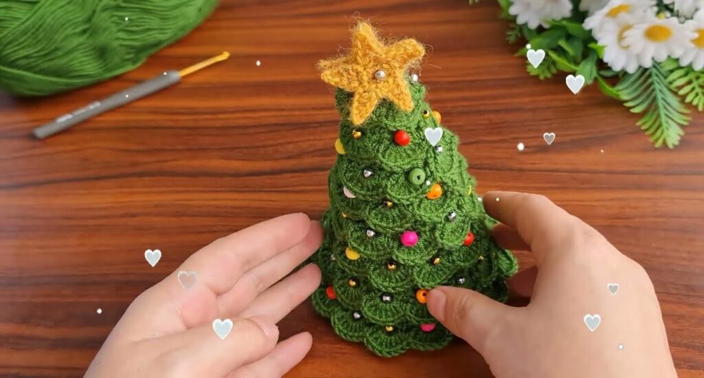 How to make the beautiful crochet Christmas tree