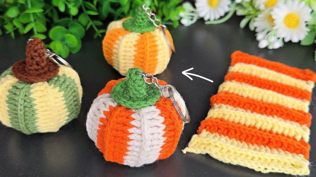 How to make crochet pumpkin keychains
