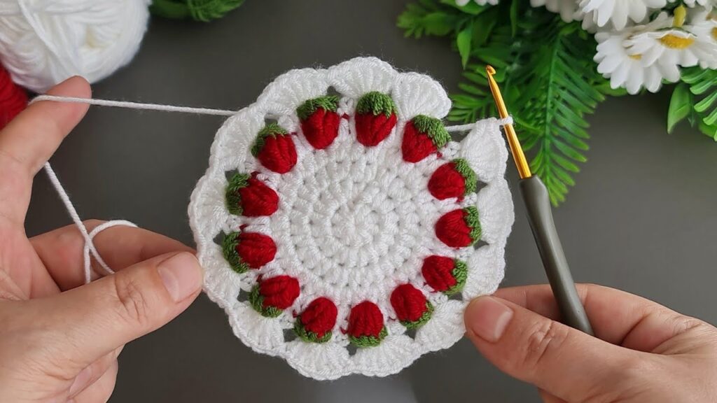 Step-by-step how to make Crochet Strawberry Puff Circle Motif