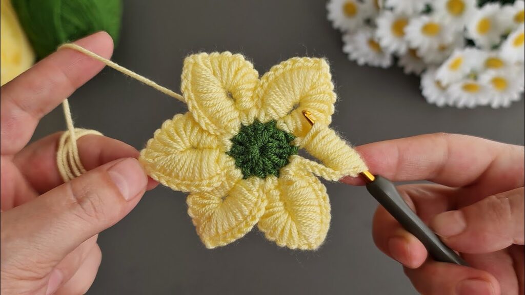 Step-by-step how to make Crochet 3D Flower